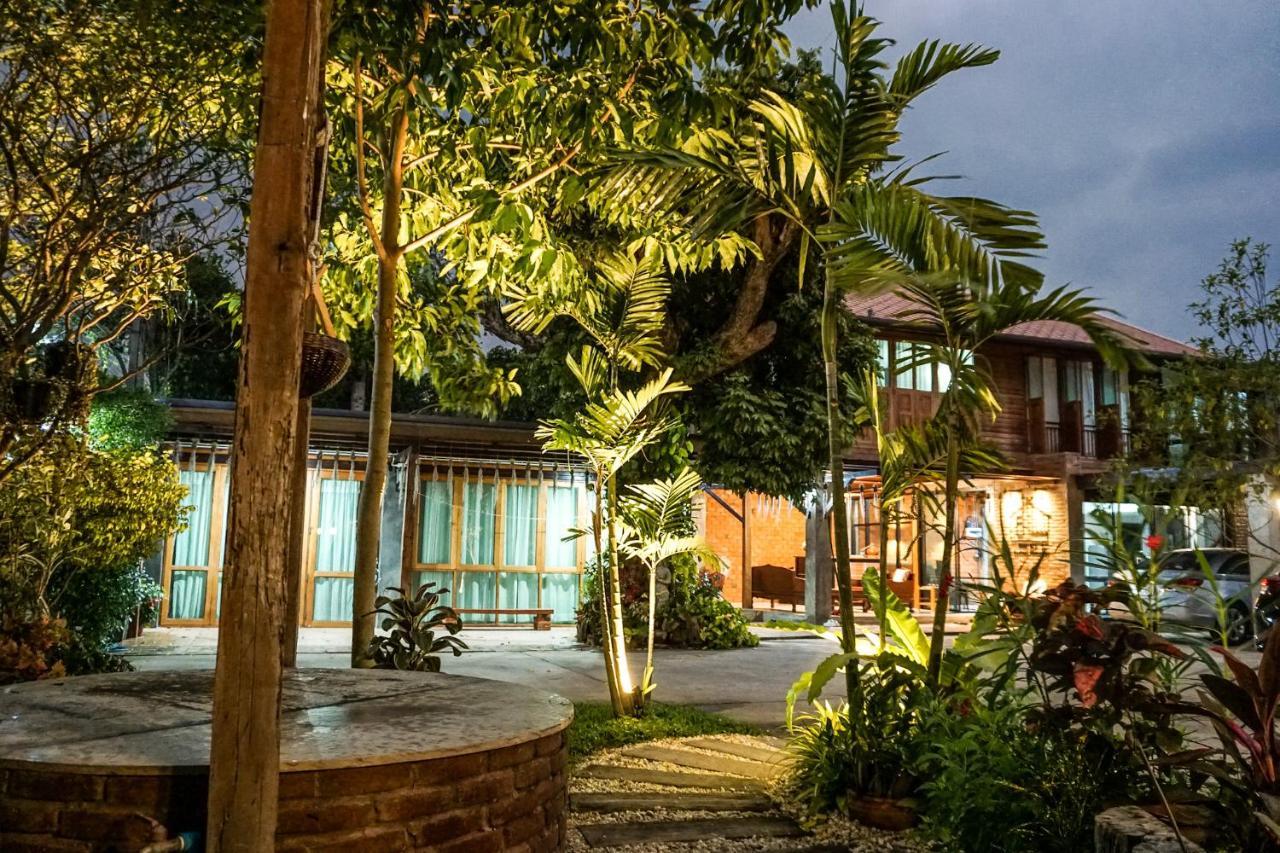 Tha Ma-O Bouteak Homestay - Self Check-In Лампанг Екстериор снимка
