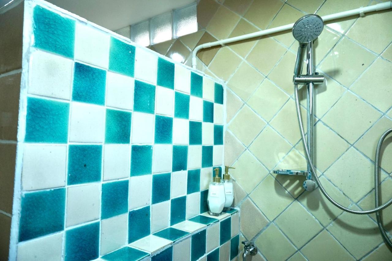 Tha Ma-O Bouteak Homestay - Self Check-In Лампанг Екстериор снимка