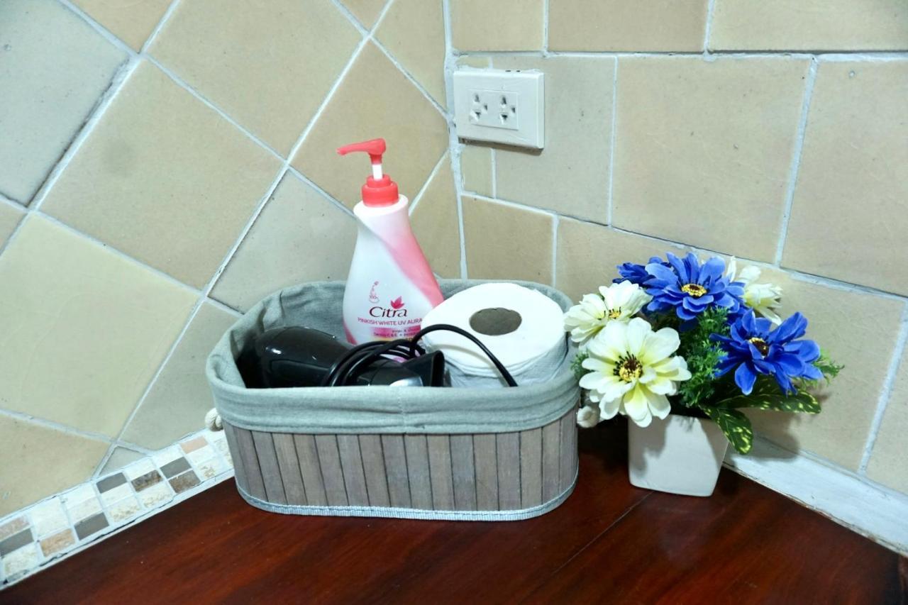 Tha Ma-O Bouteak Homestay - Self Check-In Лампанг Екстериор снимка