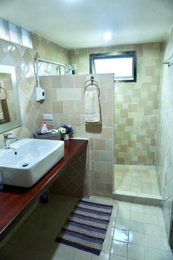 Tha Ma-O Bouteak Homestay - Self Check-In Лампанг Екстериор снимка